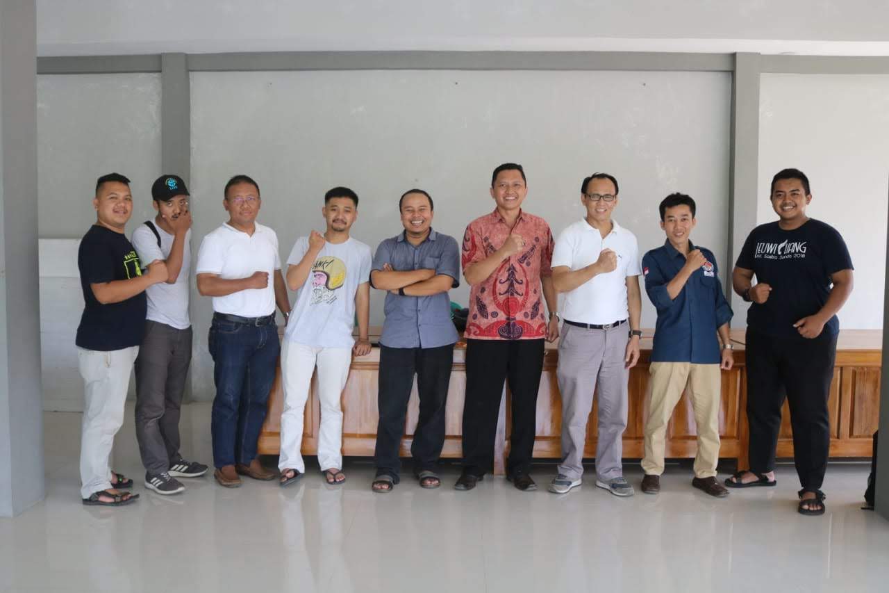 Supriyanto bersama Prof. Cece Sobarna dan Bayu Setyo Nugroho di Desa Dermaji, Banyumas, 21 Mei 2019